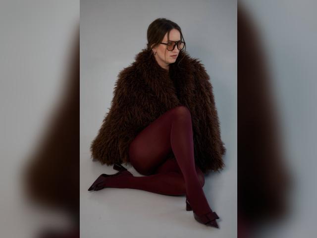 Visit DiamondTease profile