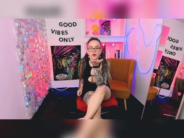 Visit LisaFoxy profile