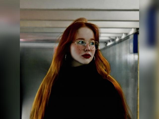 Visit sweetiefoxxxy profile