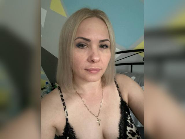 Visit Lunellee profile