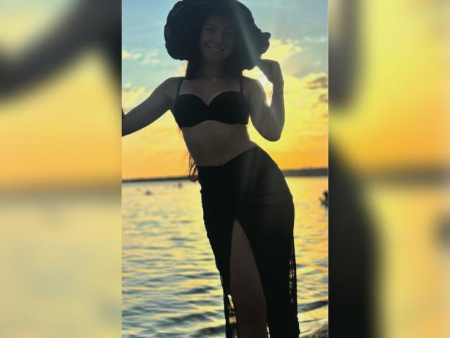 Visit FasionBrunette profile