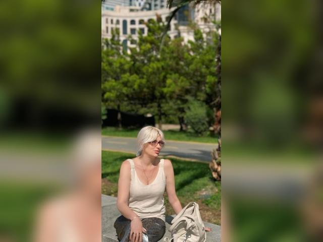 Visit 1Esmeralda profile