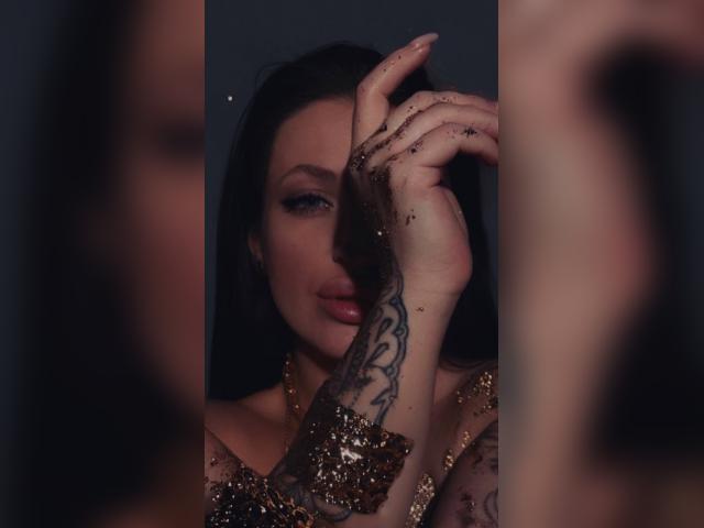 Visit Shakira profile