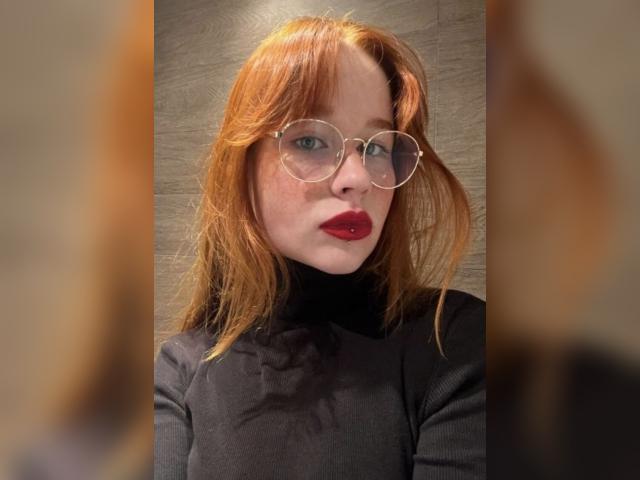 Visit sweetiefoxxxy profile