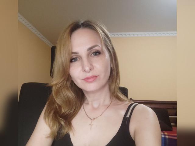 Visit LisaBlonde profile