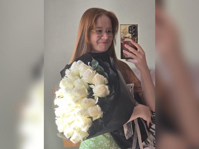 Visit sweetiefoxxxy profile