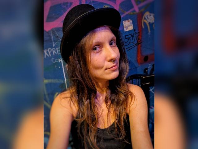 Visit loladan profile