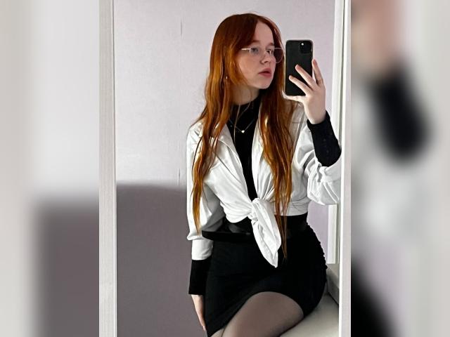Visit sweetiefoxxxy profile