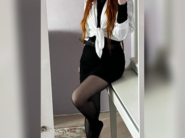 Visit sweetiefoxxxy profile