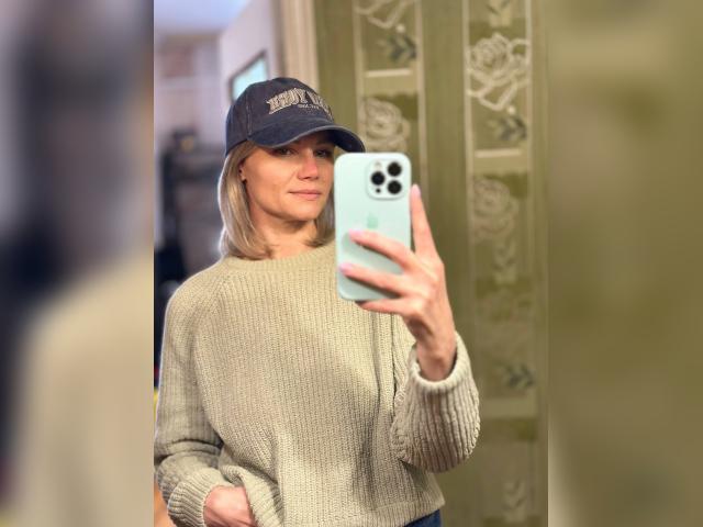 Visit FlirtyMood profile