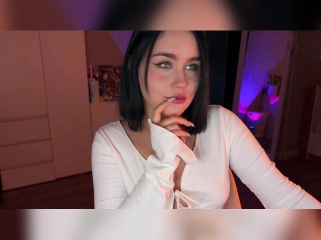 Visit Lolaraze profile