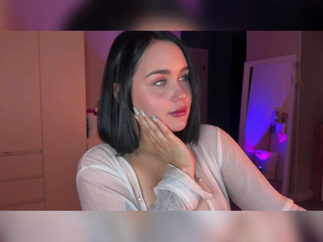 Visit Lolaraze profile