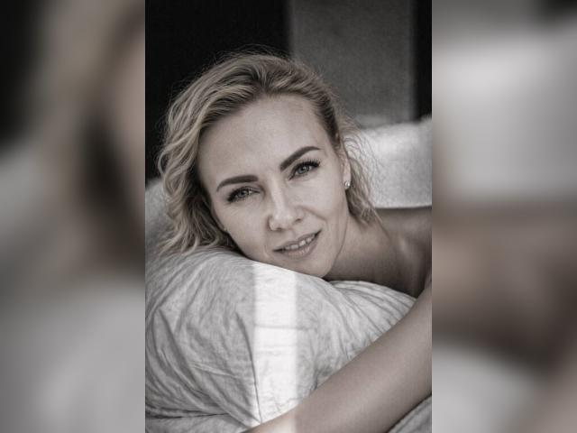 Visit AshleyLily profile