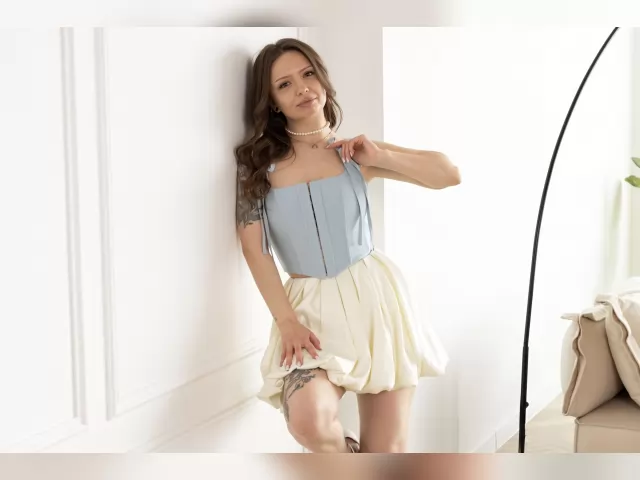 View LucySkilar profile in Glamour Girls category