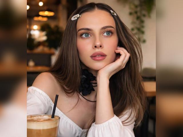 Visit Alinaaa profile