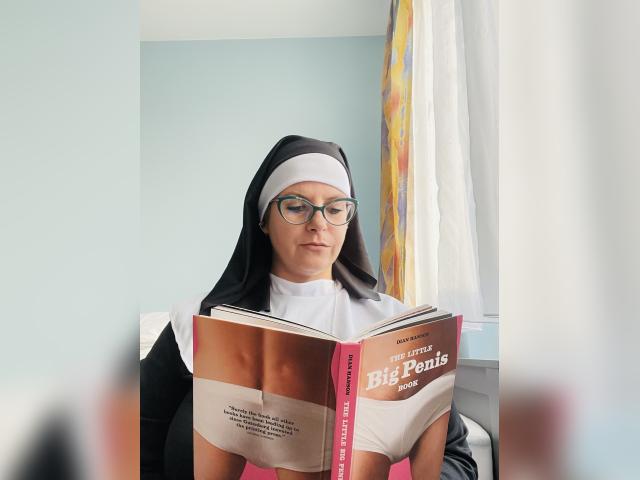 Visit iammmmiky profile