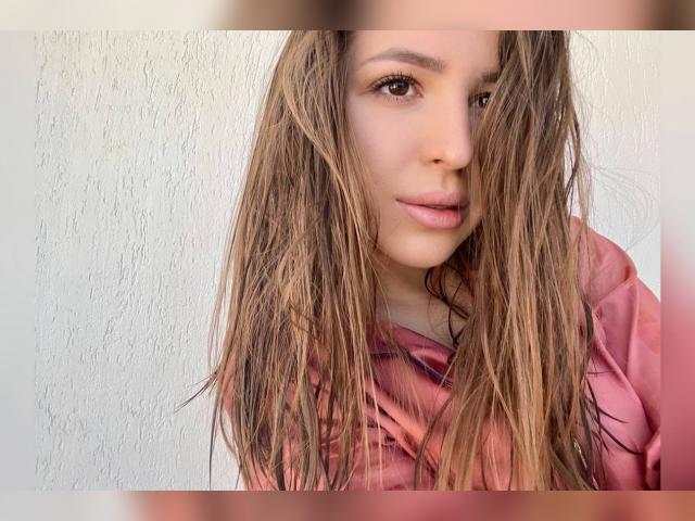 Visit AnnHoneyyy profile
