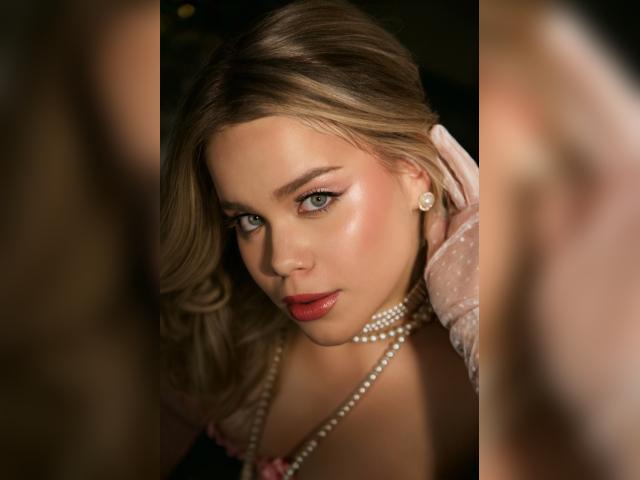 Visit LuciaLi profile