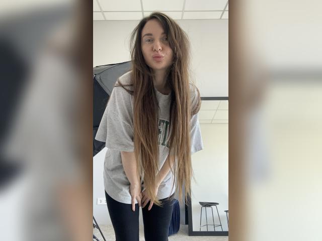 Visit JuliaMersedes profile