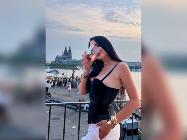 Visit OnlyForLovee profile