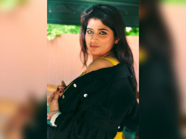 Visit Mia44 profile