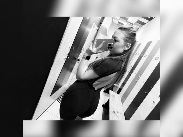 Visit HottLove01 profile