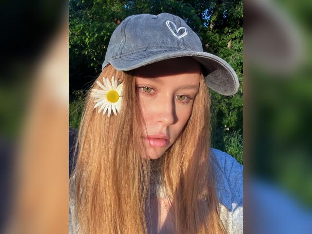 Visit LovelyAngel818 profile