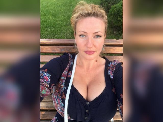 Visit VelvetDiamond profile