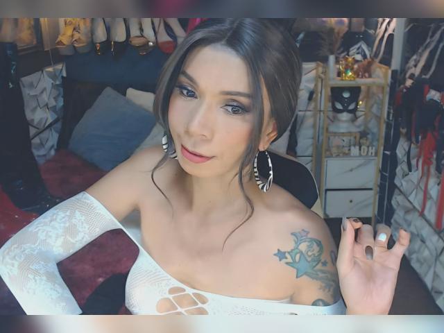 Visit celinafox profile