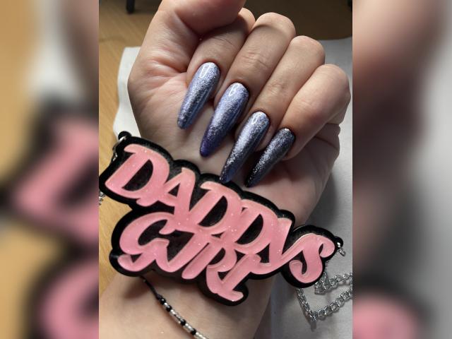 Visit iammmmiky profile
