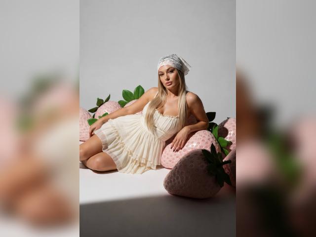 Visit Evelinaa profile