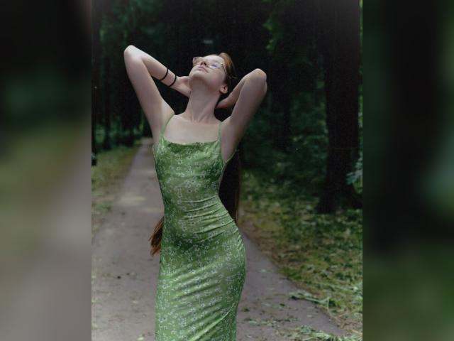 Visit sweetiefoxxxy profile