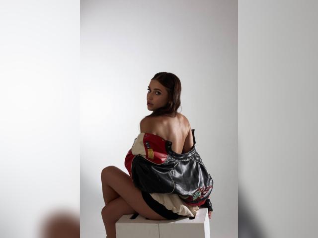 Visit Layra profile