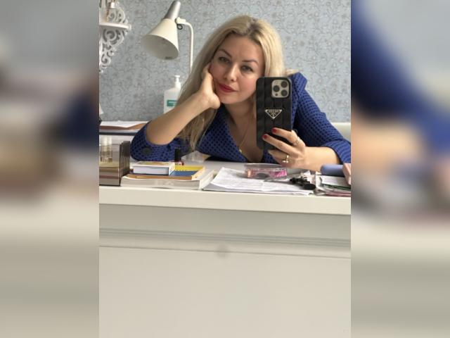 Visit AriannaVey profile