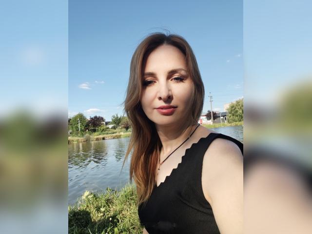 Visit LisaBlonde profile
