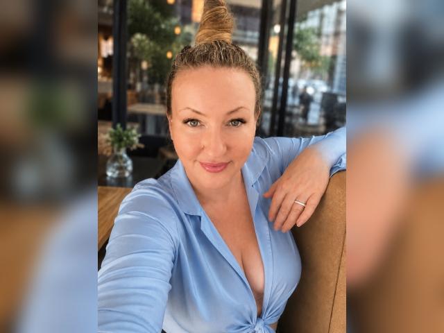 Visit VelvetDiamond profile