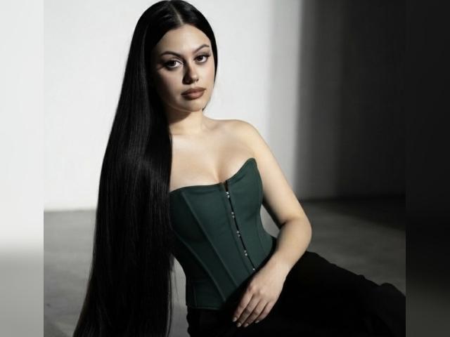 Visit A1delinee profile