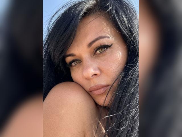 Visit QueenWinds profile