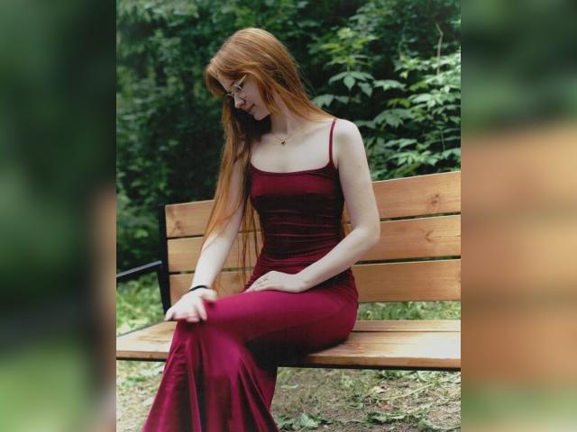 Visit sweetiefoxxxy profile