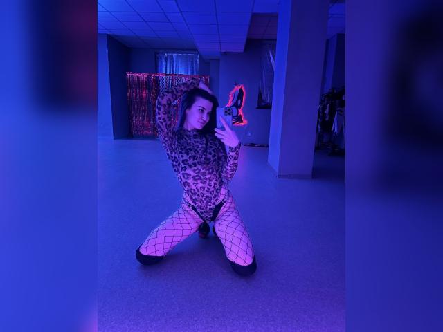 Visit FlirtDoll profile