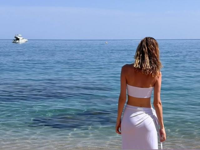 Visit elegantladi profile