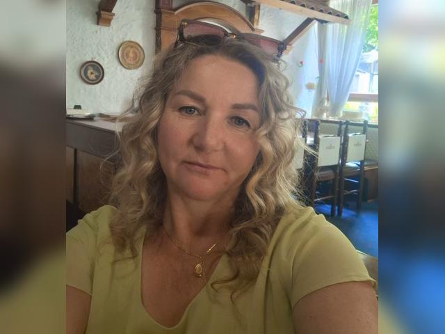 Visit ElianaHart profile