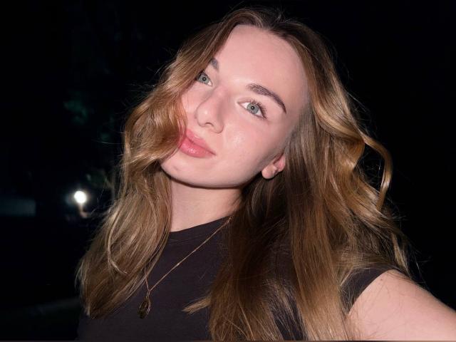 Visit EmiliaMiuu profile