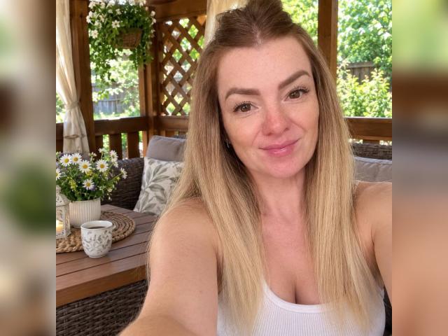 Visit EmiliaLynn profile