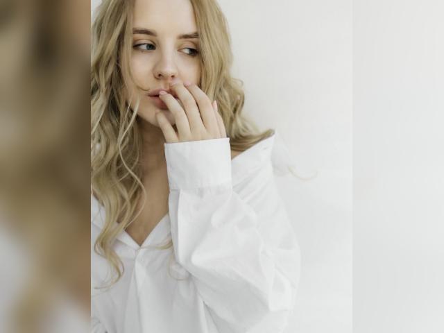 Visit MollCharlyne profile
