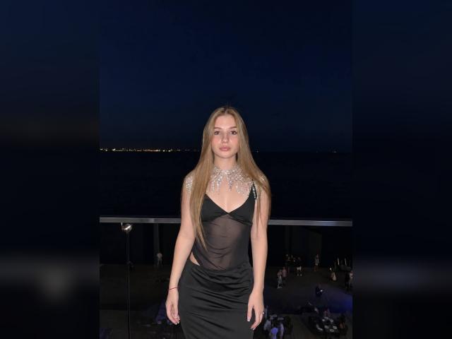 Visit Juicypeach777 profile
