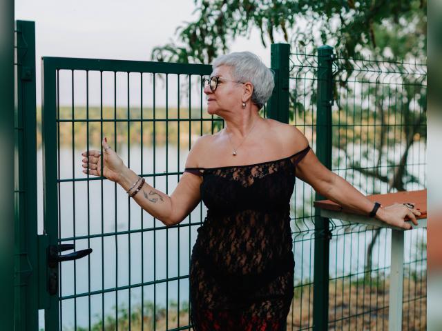 Visit RoxanaBrooks profile