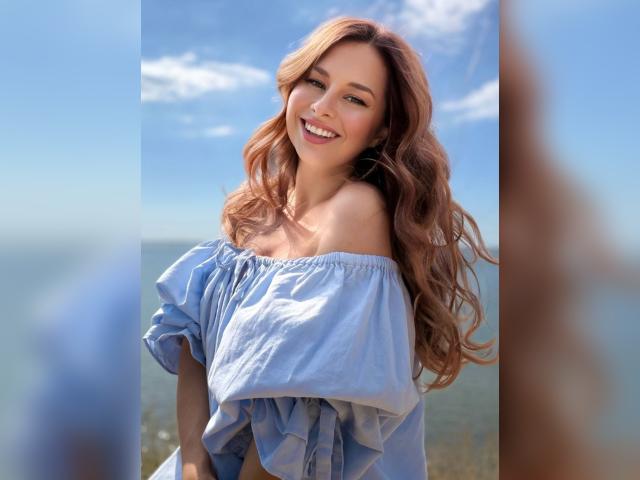 Visit HoneyBlonde profile