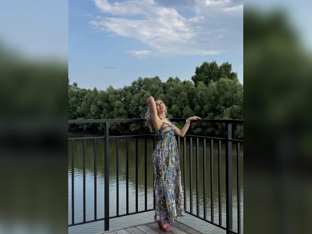 Visit KiraNight profile