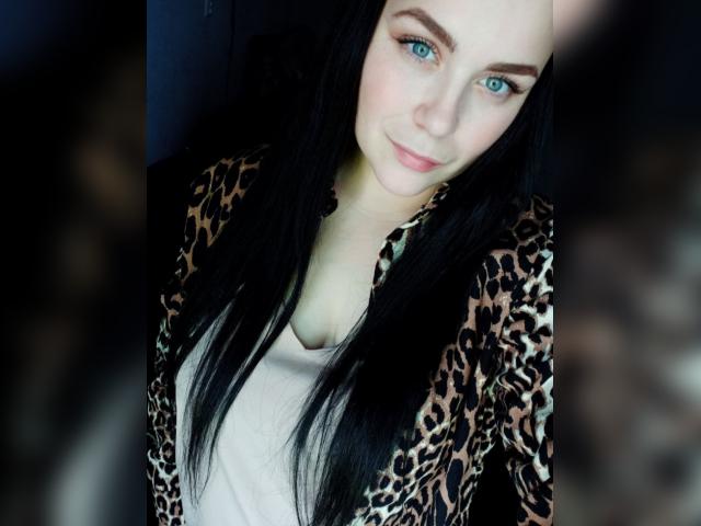 Visit xVeloura profile